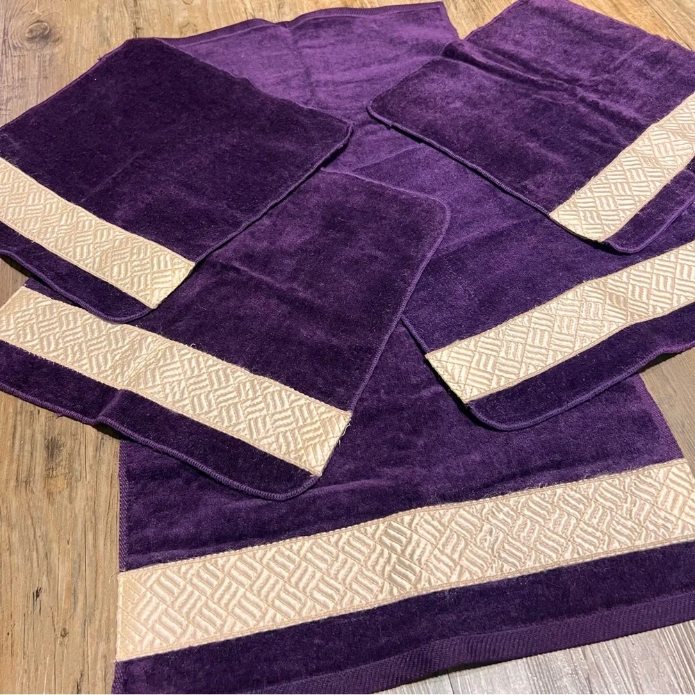 Vintage The Avanti Look Lux Collection Purple Hand Towel/ Washcloth Embroidered